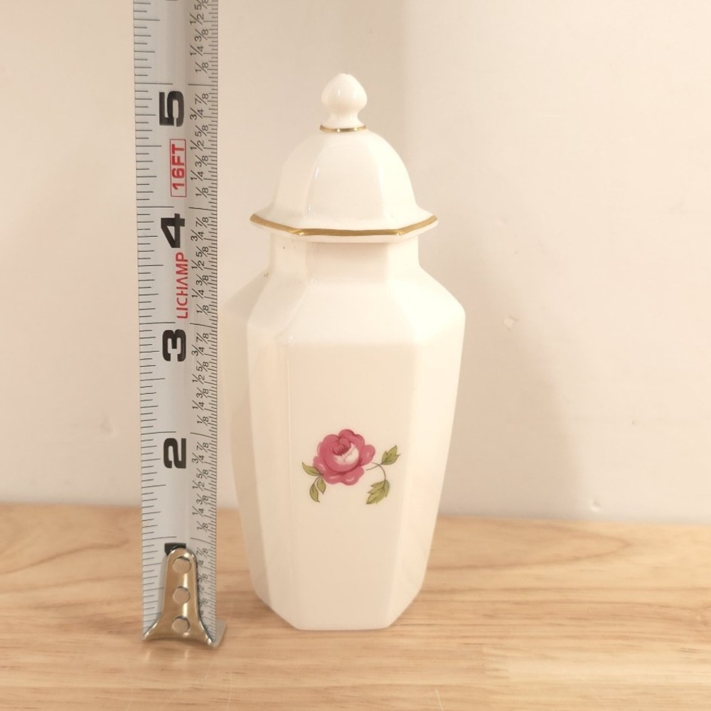 VTG Bud Flower Vase Royal Worcester Covered Hexagon Bone China England 1970s